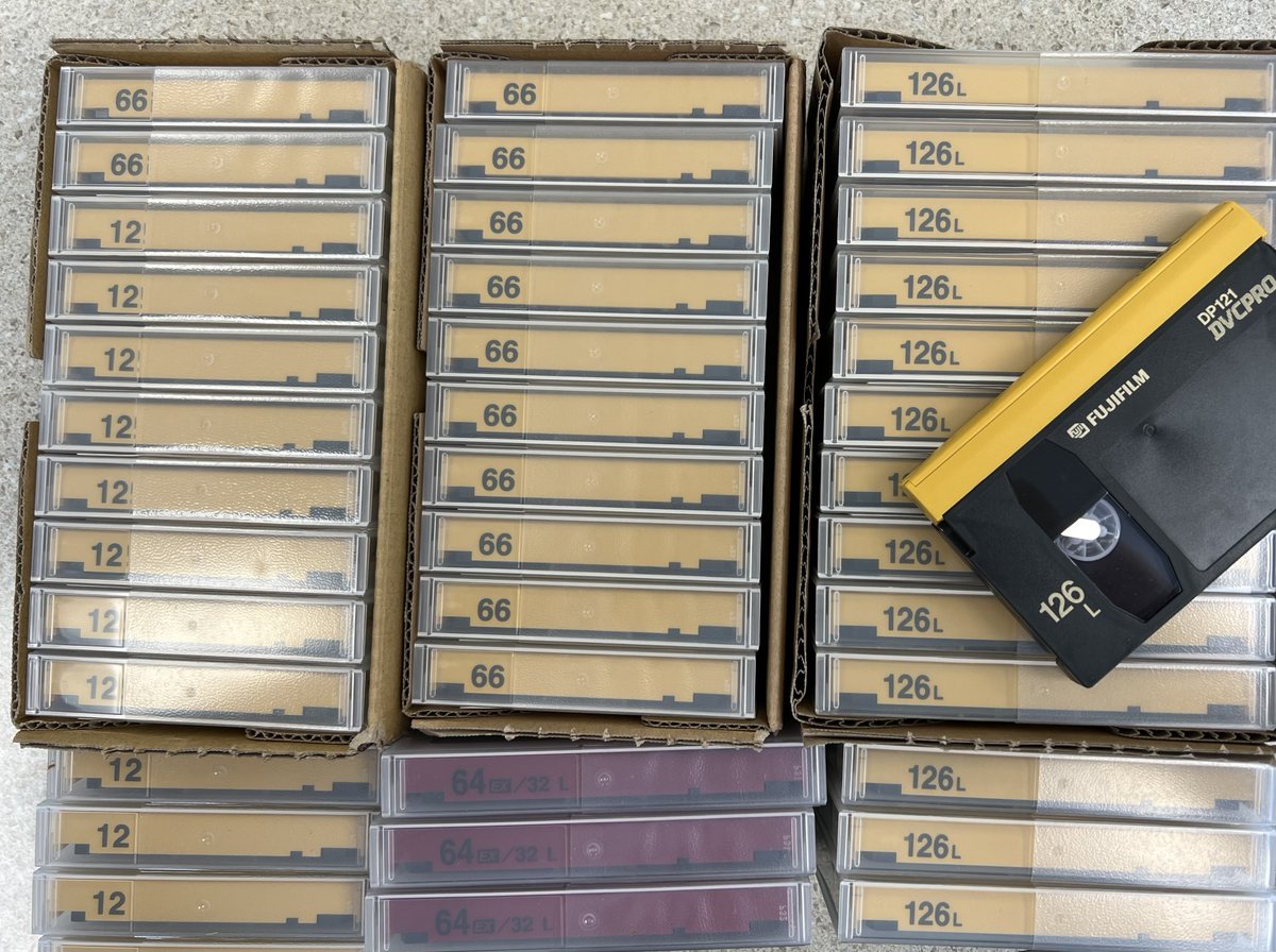 Xfermyvideo's tweet image. For sale are blank videotapes of the broadcast format DVCPro...various lengths. Make an offer
on any or all!
iowavideography.com

#dvcpro #videotape #blankvideotape #fuji #fujifilm