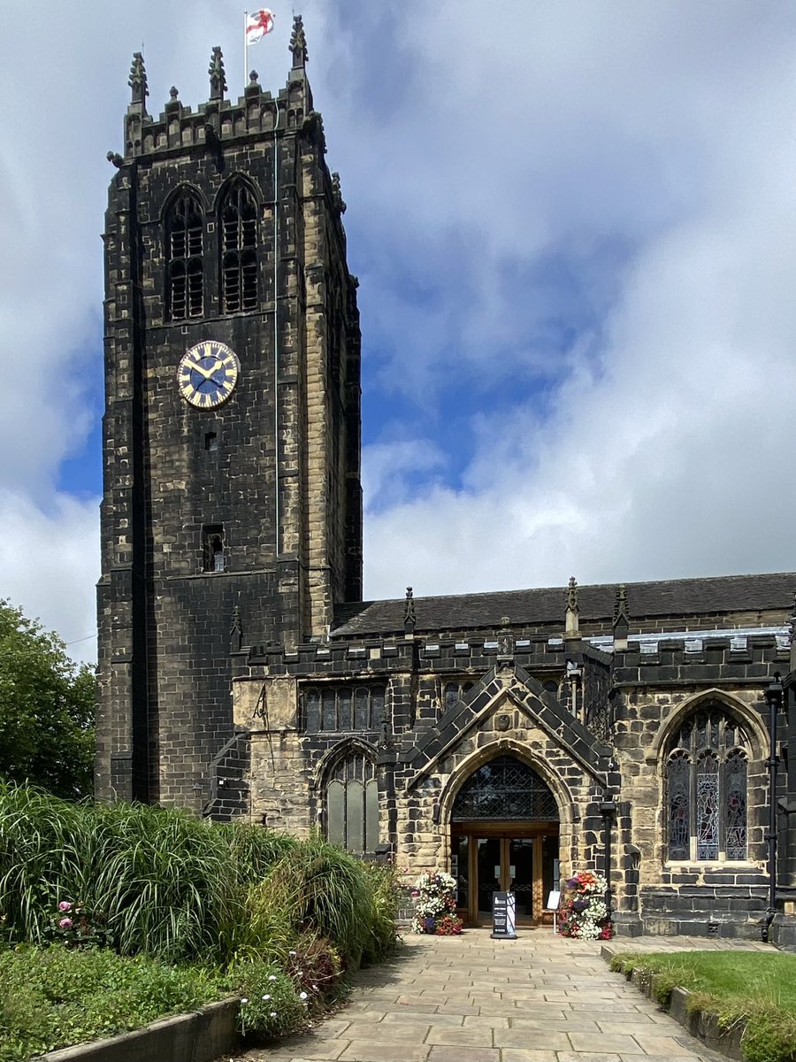 EileenKelly33's tweet photo. Amazing what you can do in your lunch break when you work in #Calderdale! I saw a special performance by the wonderful Annapurna Indian Dancers to celebrate #YorkshireDay2023 #creativedancing #storytelling #Culturedale #Halifax @HalifaxMinster @CalderdaleFound @ActiveCdale https://t.co/5PyCpeVv4Y