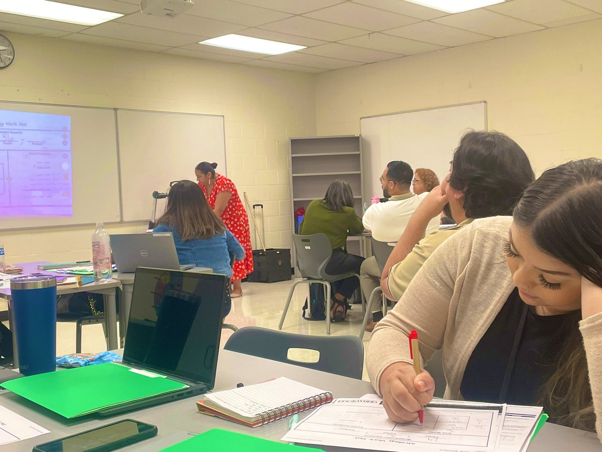 RoadrunnerRicky's tweet photo. @UTSACOEHD Clinical Teacher @AlyiaHernandez observes a unit gradual release application led by @MonikaRobinson_ . I’m looking forward to working with Ms. Hernandez at @PeralesESchool this year! #NixtheTricks https://t.co/Uc4yFRXOHx