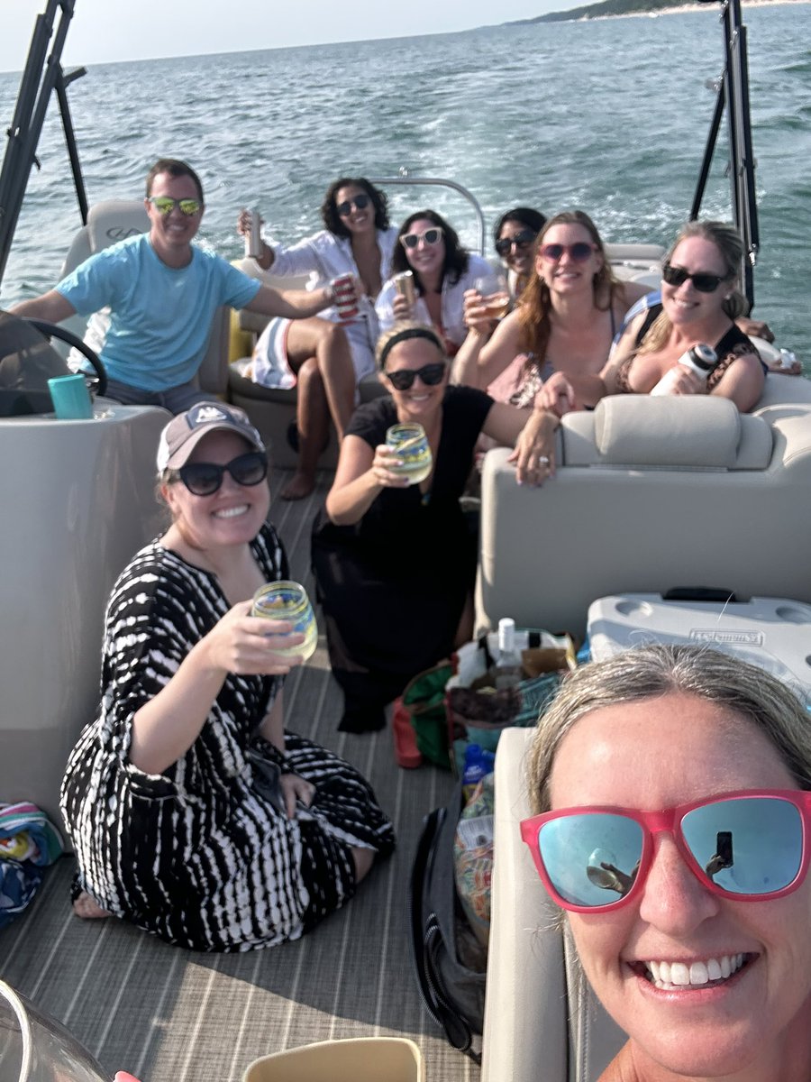 RosnerElizabeth's tweet photo. Fellow boat day! @PICUHDVCH https://t.co/EHIuPvFHho