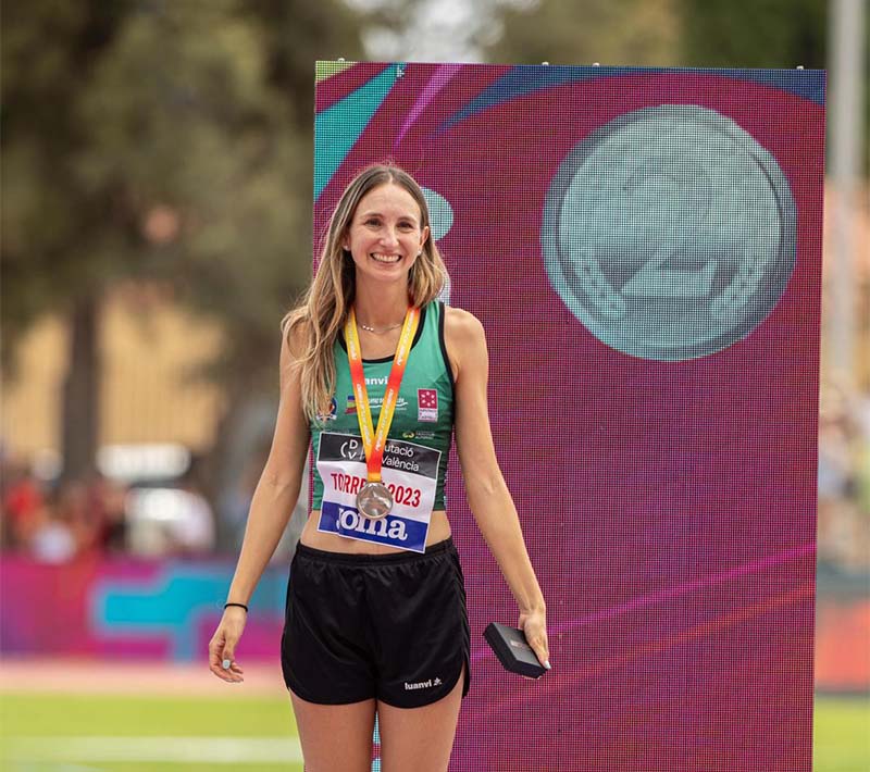 DiariMaestrat's tweet photo. @crisff12 
Cristina Ferrando Subcampeona de España Absoluta en salto de altura
 https://t.co/SVAnHz1dhE https://t.co/7TRrOUBZLC
