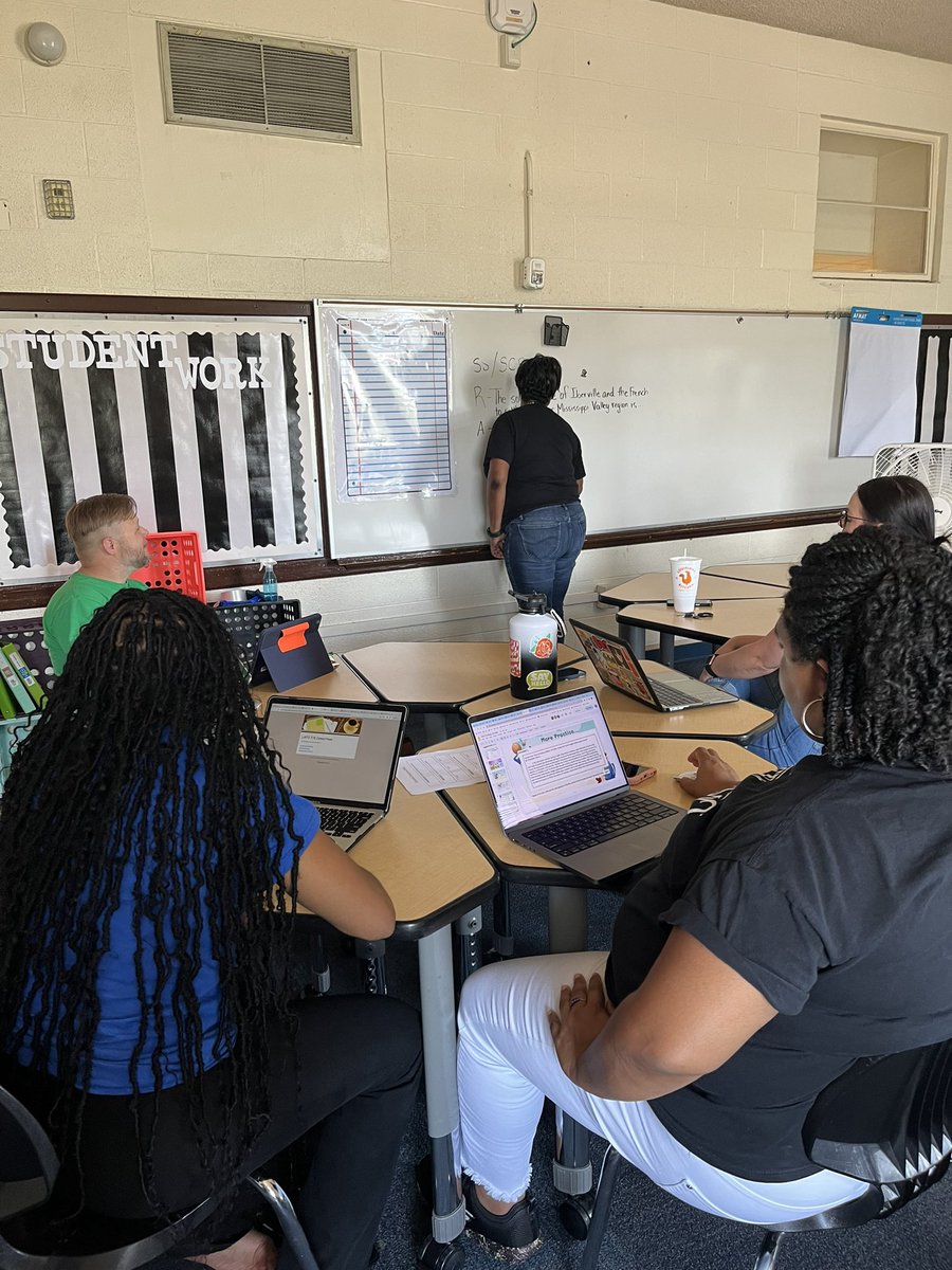 FannySancen's tweet image. RACE strategy training with our wonderful SS coach, Ms. Cox, and our lead support teachers, Mr. Goodwin and Ms. Barrett! @LANschools #allin #teachwithlan