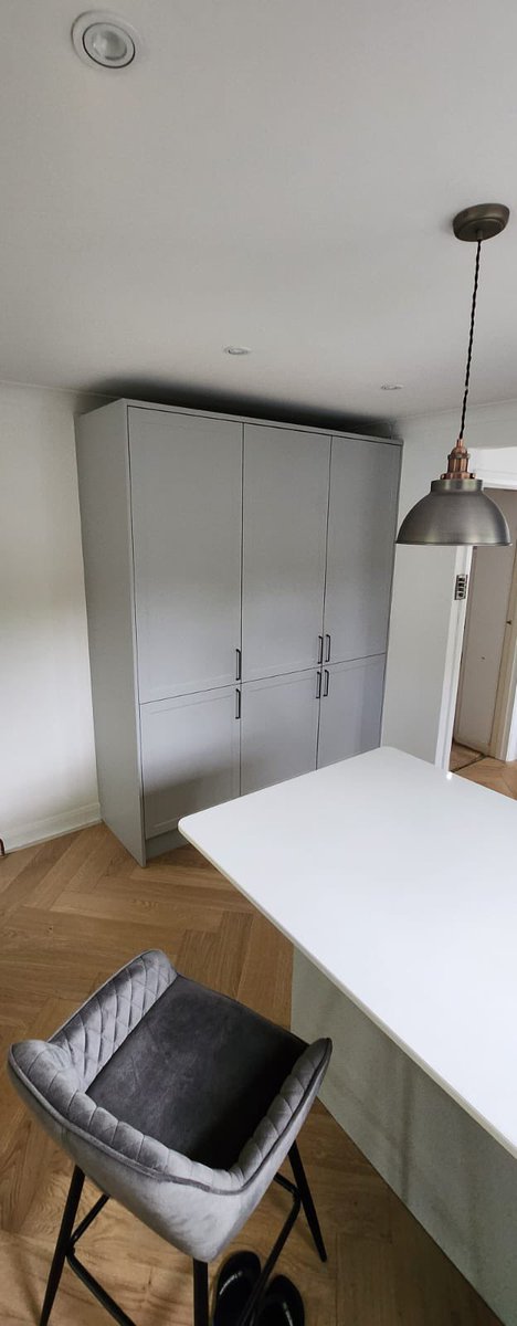 Beautiful grey modern shaker style design with solid surfaces. @njsinstallations #kitchen #kitchendesign #kitchensuk #newkitchen #kitcheninstallation #kitcheninspiration #newkitchendesign #newkitchens