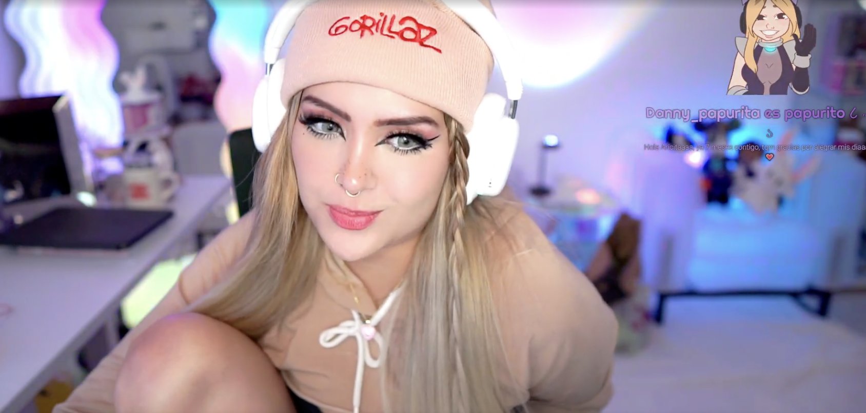 Most-watched female Twitch streamers in 2022: Amouranth dominates, VTubers  rise up - Dexerto