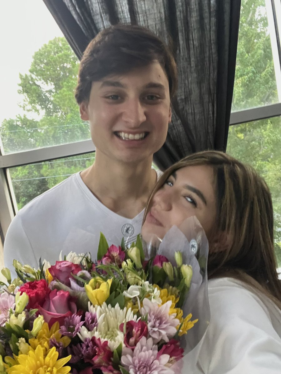 alonhelps's tweet photo. hace un año pasando el dia de la novia de lo lindooooo💗💗💗 #howimtrynabe https://t.co/f4xwZKLwNS