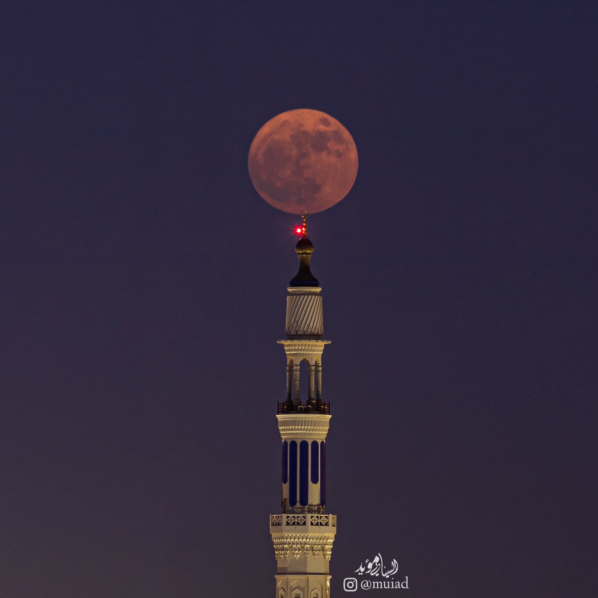 muiad123's tweet photo. القمر العملاق يزين سماء مسقط🌕
مع جامع القرم 🕌💙
Supermoon Rise from Muscat 🌕🌟
Al Qurm Mosque 🌃

#القمر_العملاق #مسقط_بهجة_الانظار
#Supermoon #pinksupermoon #Moonrise #Muscat https://t.co/2TyDvHhwJI