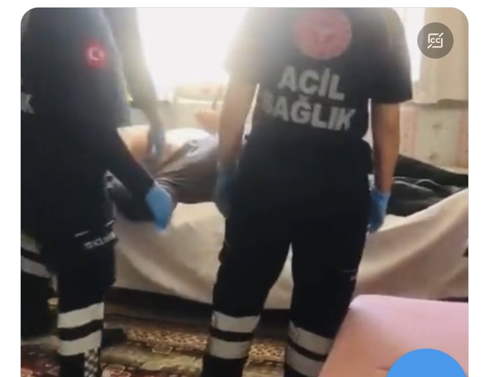 Tüm gayr-i insani sistemlerin ayakta durma şekli masumlara iftira ederek onları düşmanlaştırmaktır.

Bu propaganda öyle bir noktaya gelir ki rejimin “düşman” ilan ettiği mağdurlar artık insan bile değildir.

Yani canilik ve kötülük sıradanlaşır..

MustafaTürk SedyeyleHapiste