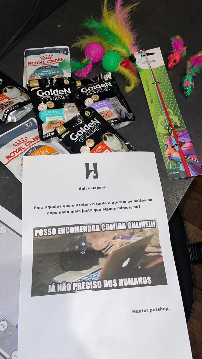 doperole's tweet photo. Nossos mimis ganharam mimos kkk

Obrigado Hunter Petshop! Eles amaram e já espalharam todos os brinquedinhos pela Dope, se alguém achar pelas festas favor devolver 😂❤️‍🔥 https://t.co/NX9gZuWUFb