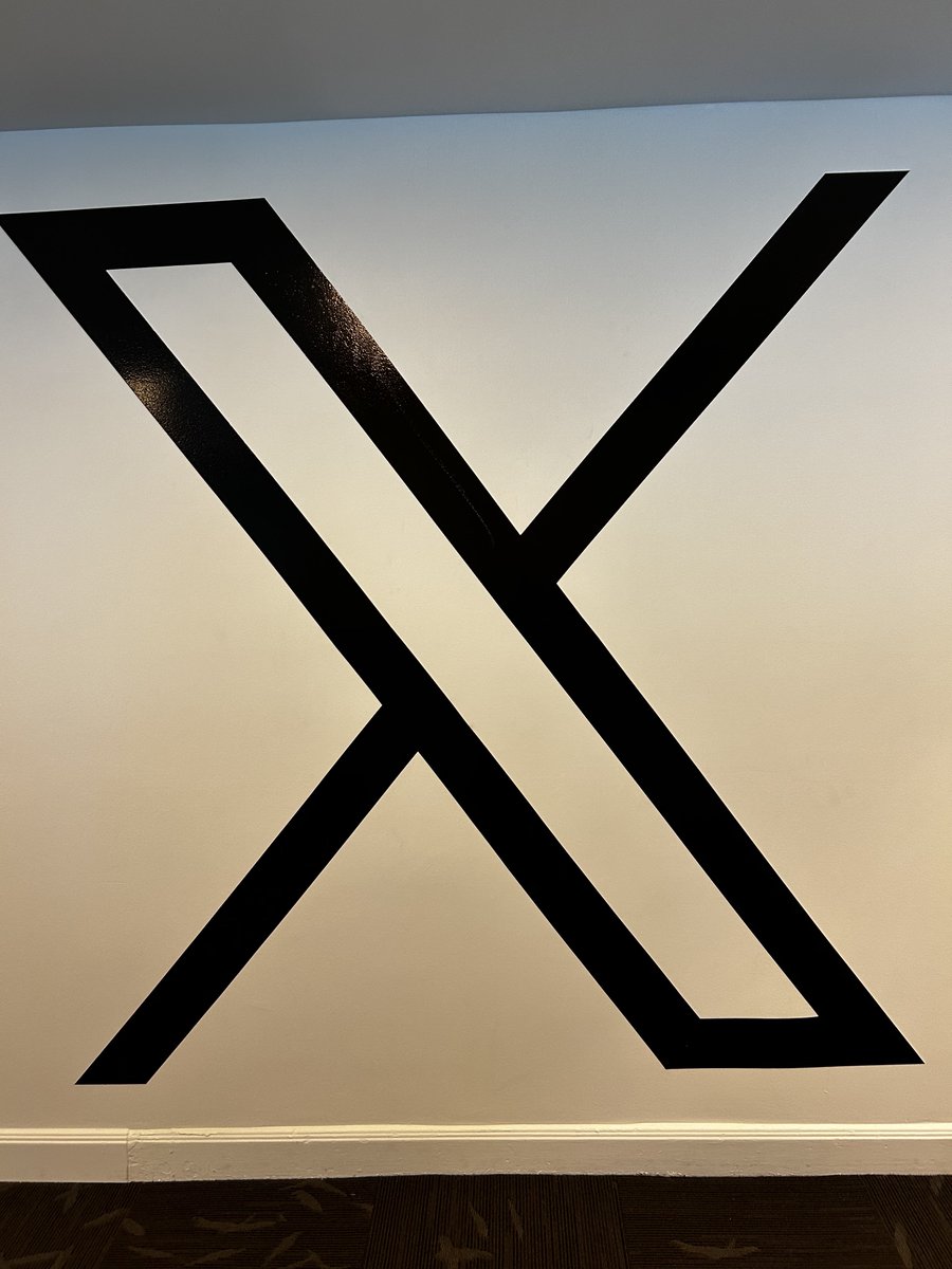 Nate_Esparza's tweet photo. Here @x XQ we also have dark and light mode. Which do you prefer?

Personally I prefer dark mode 👽🖤🌑 https://t.co/xsDSu4tu2B