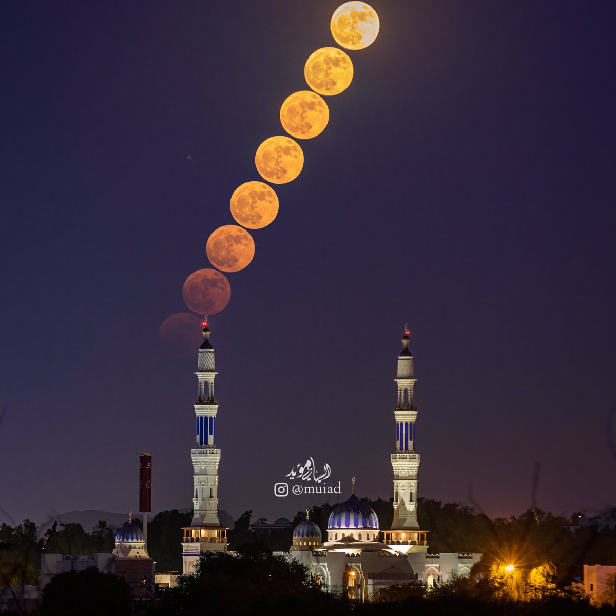 muiad123's tweet photo. القمر العملاق يزين سماء مسقط🌕
مع جامع القرم 🕌💙
Supermoon Rise from Muscat 🌕🌟
Al Qurm Mosque 🌃

#القمر_العملاق #مسقط_بهجة_الانظار
#Supermoon #pinksupermoon #Moonrise #Muscat https://t.co/2TyDvHhwJI