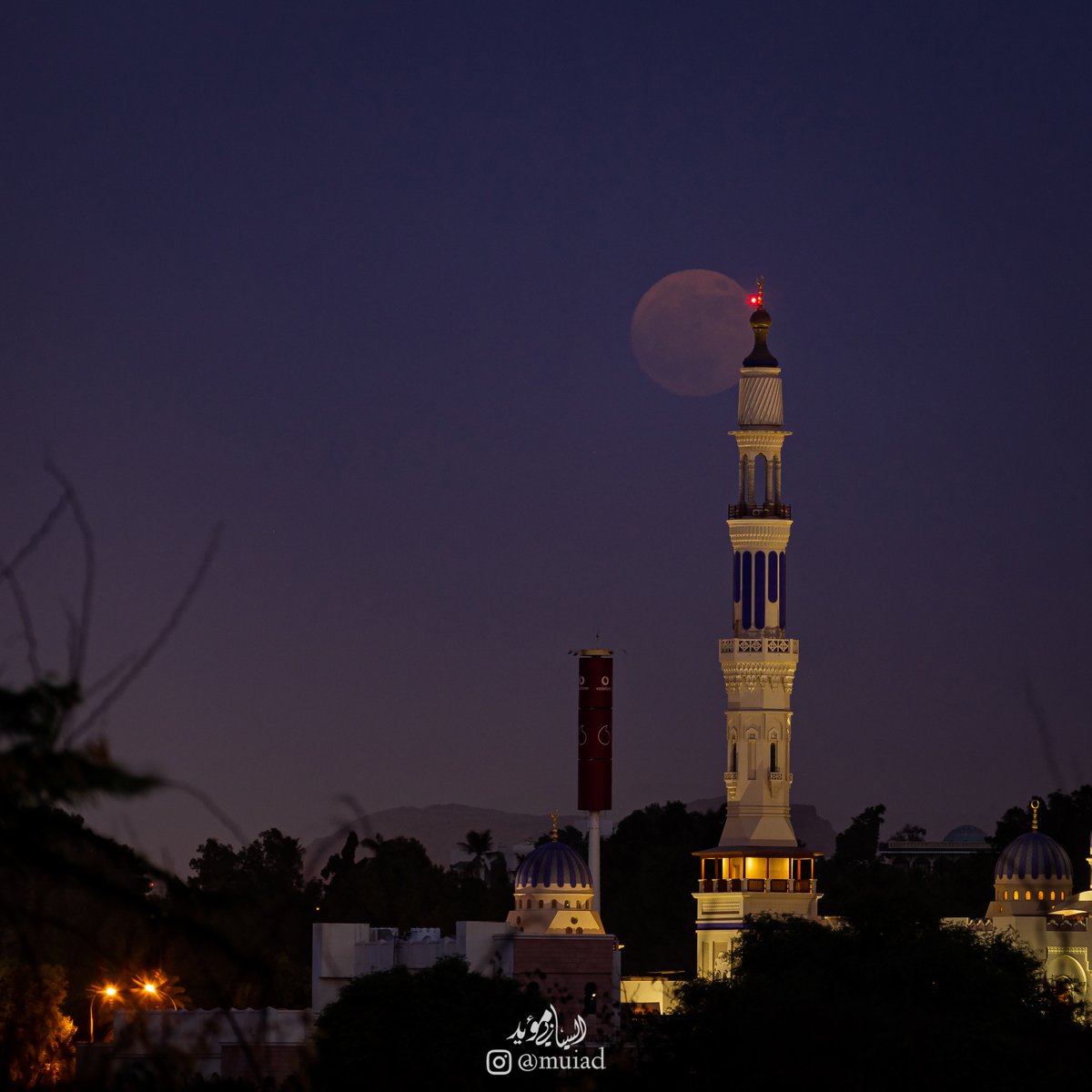 muiad123's tweet photo. القمر العملاق يزين سماء مسقط🌕
مع جامع القرم 🕌💙
Supermoon Rise from Muscat 🌕🌟
Al Qurm Mosque 🌃

#القمر_العملاق #مسقط_بهجة_الانظار
#Supermoon #pinksupermoon #Moonrise #Muscat https://t.co/2TyDvHhwJI