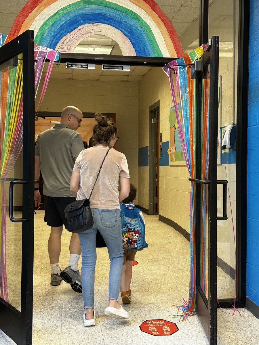 lifeatwela's tweet photo. After an amazing summer, WELA welcomed our new Pre-K scholars!!! 🎉 We had an amazing first day of school today! This is going to be a phenomenal school year. 🌈📚✏️#firstdayofschool #prek @aps_OEL https://t.co/TL4z1WRJQw
