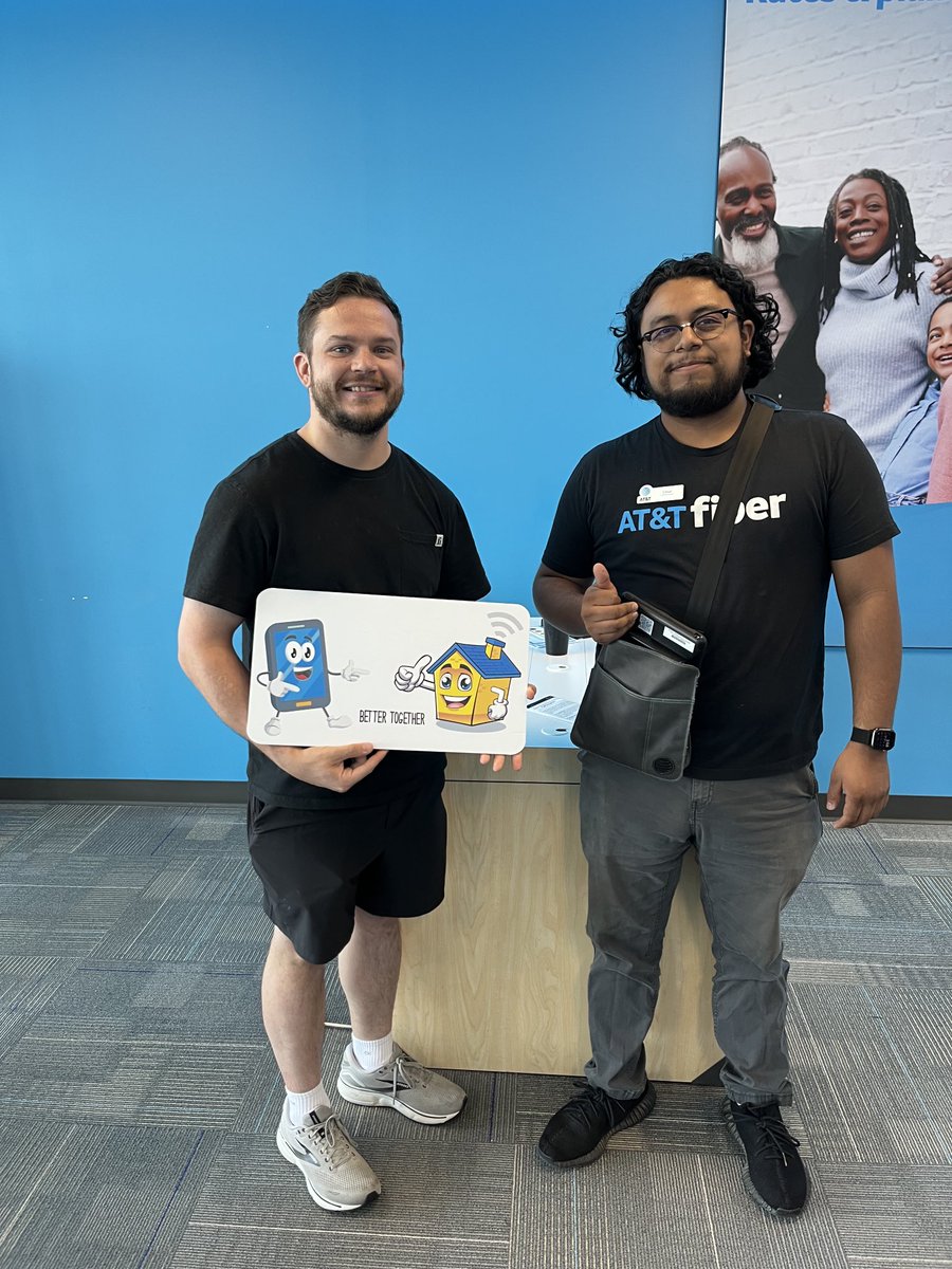 DebMiller2001's tweet photo. Cesar at Churchill with that #masbettertogether vibe!! Fiber install on Thursday with that cross-offer sale! @404girl @VinceLeaks @Egreene757 @crystolyte0310 @MASMakeItMatter @LifeAtATT https://t.co/MBeXPxuNZR