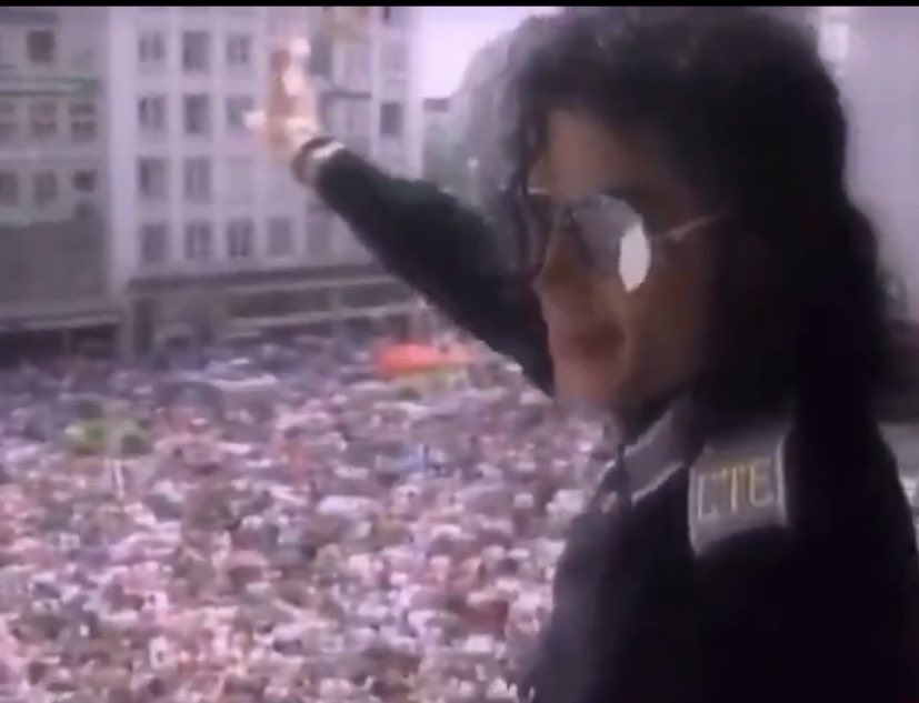 wydccalamity's tweet photo. Michael Jackson vs The Weeknd can y’all stop now https://t.co/nJIOmOlf5e