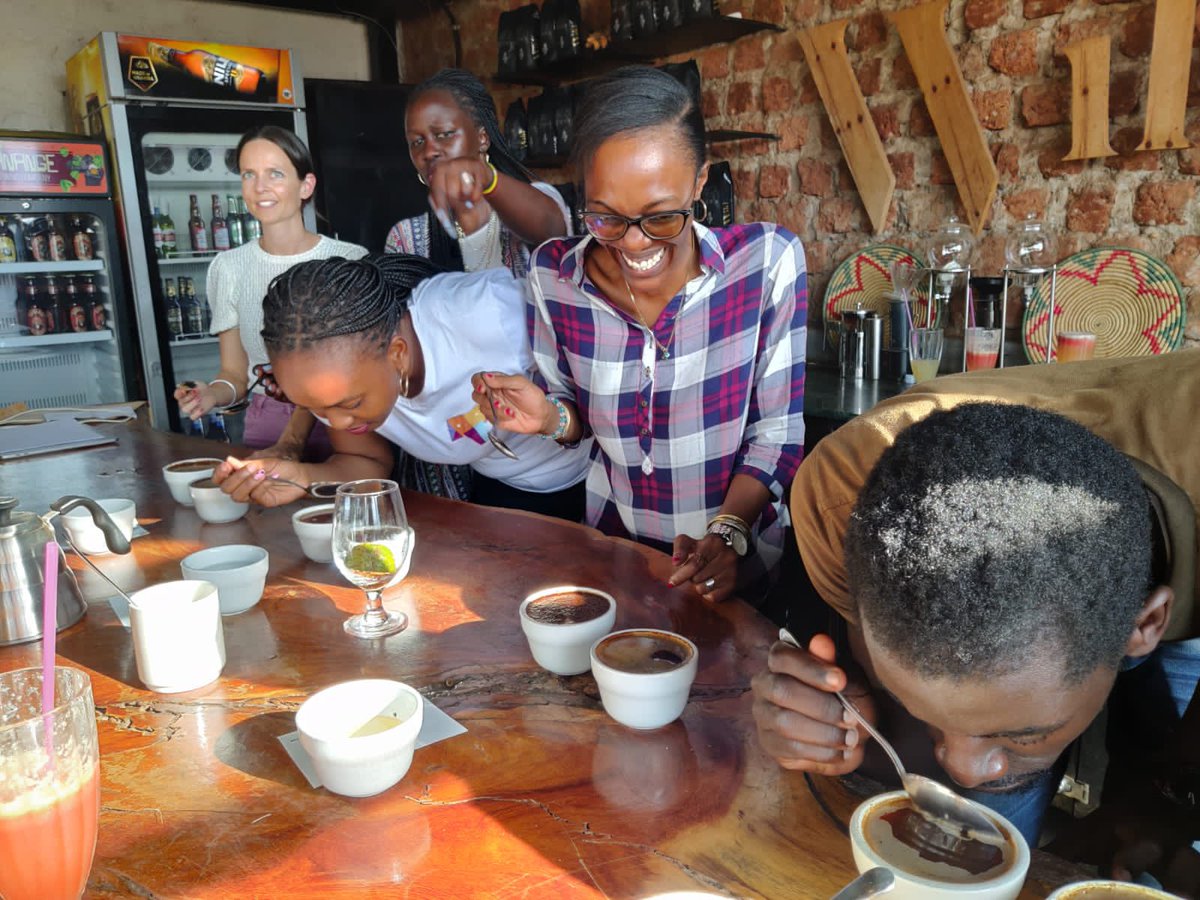 CoffeeMindsHub's tweet photo. Don’t tell people that we have one of the best coffee in the world. Just show them and allow them to fall in love with it😍 and you will be able to see that in their smile😁
@thewildbrand @wildcoffeebar1 @mutenyi_derick https://t.co/4WvmVxy8aK