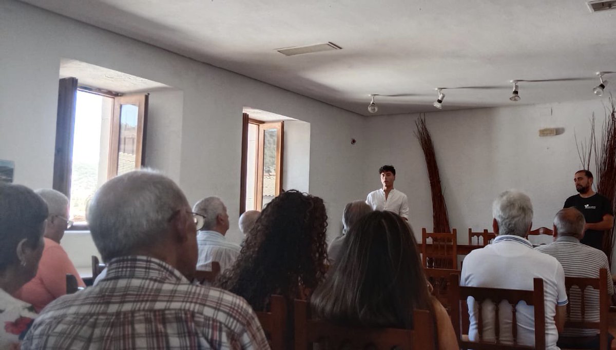 KikeCollada's tweet photo. Los proyectos del territorio solo pueden salir adelante con el apoyo del territorio

Hemos explicado a l@s vecin@s de #ElRecuenco la gestión forestal conjunta de la #MancomunidadAltoTajo 

💪 Han podido resolver sus dudas y el proyecto sale reforzado de ilusión https://t.co/F8e9zYi1g4