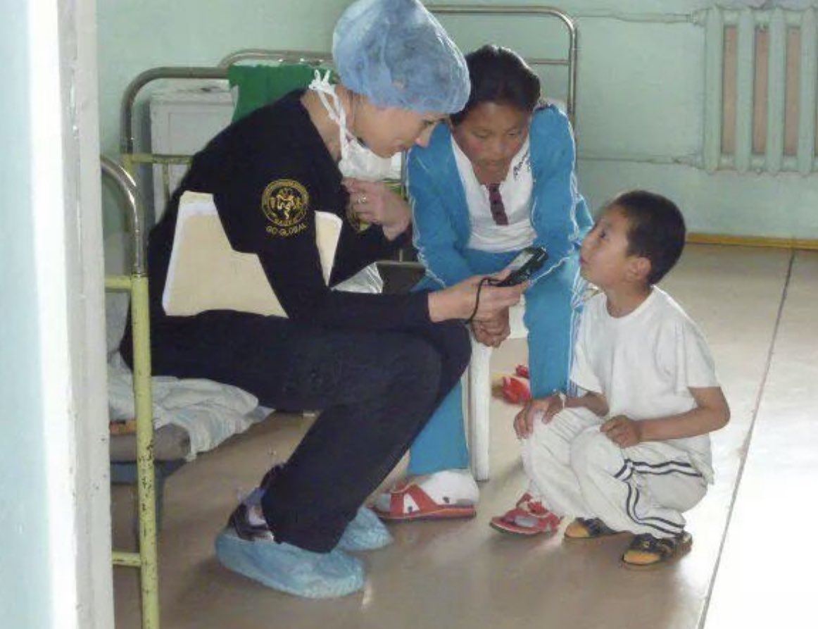 JqNarvaez's tweet photo. #tbt Choibalsan, #mongolia Hanging out with the curious kids waiting to prep for their surgery. I think Suzy Yoder, MD, scrubbed in on these two cases. #goglobal #laparoscopy #education #telementoring #telesimulation #education #surgery #some4surgery #some4pedsurg https://t.co/kO51y0QHu4