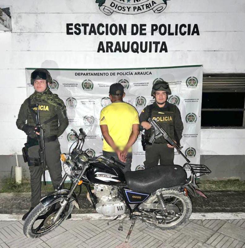 PoliciaArauca's tweet photo. Mediante planes de registro y control en vía pública del municipio de #Arauquita se logró la captura de un  ciudadano por el delito de falsedad marcaría.
#SeguridadEnElTerritorio 
#DiosYPatria https://t.co/ipy9zPdMkz