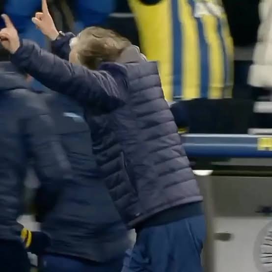fenerbahcelitom's tweet photo. +Rakibe 9 atınca İsmail Kartal

-Rakibe beraberlik golü atınca joçsus https://t.co/0cT9iEnSKa