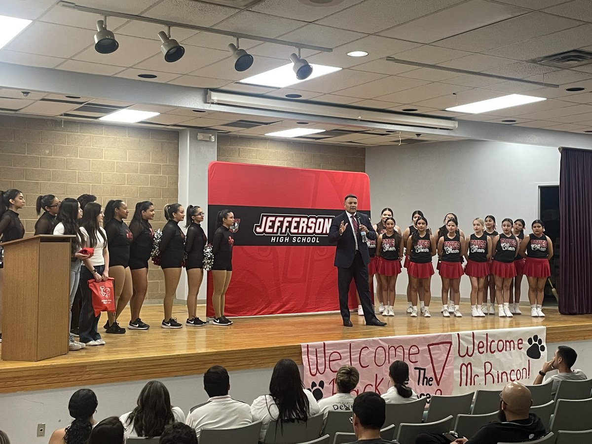 Yesterday, students, faculty, &amp; staff gathered to meet the incoming principal of Jefferson Silva, Mr. Rincon! We can’t wait to start the new school year!