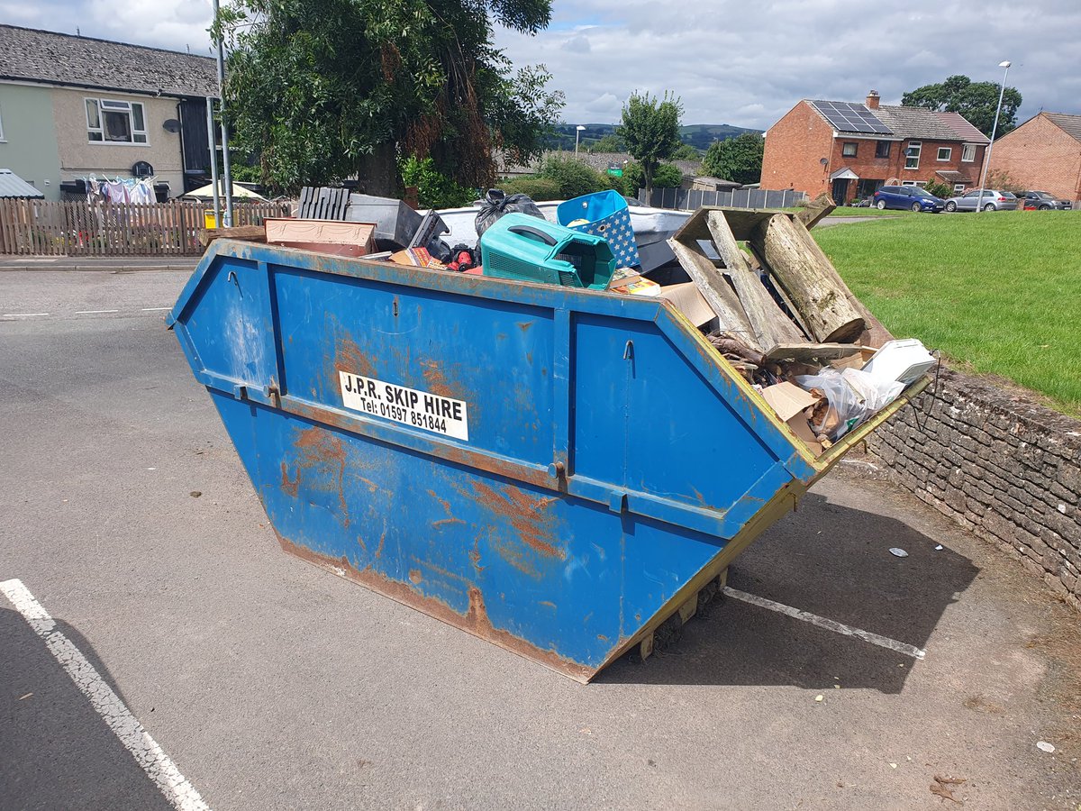 willlloyd83's tweet photo. Another 'role your sleeves up' type of day at the Three Cocks Matters #BigRecycle.
Two stonking skips full to the brim, a chance for #Gwernyfed residents to clear the decks and start a fresh. A big shout out to @PowysCC Housing Services team & @PowysRecycles for their support. π https://t.co/pId6azj6lw