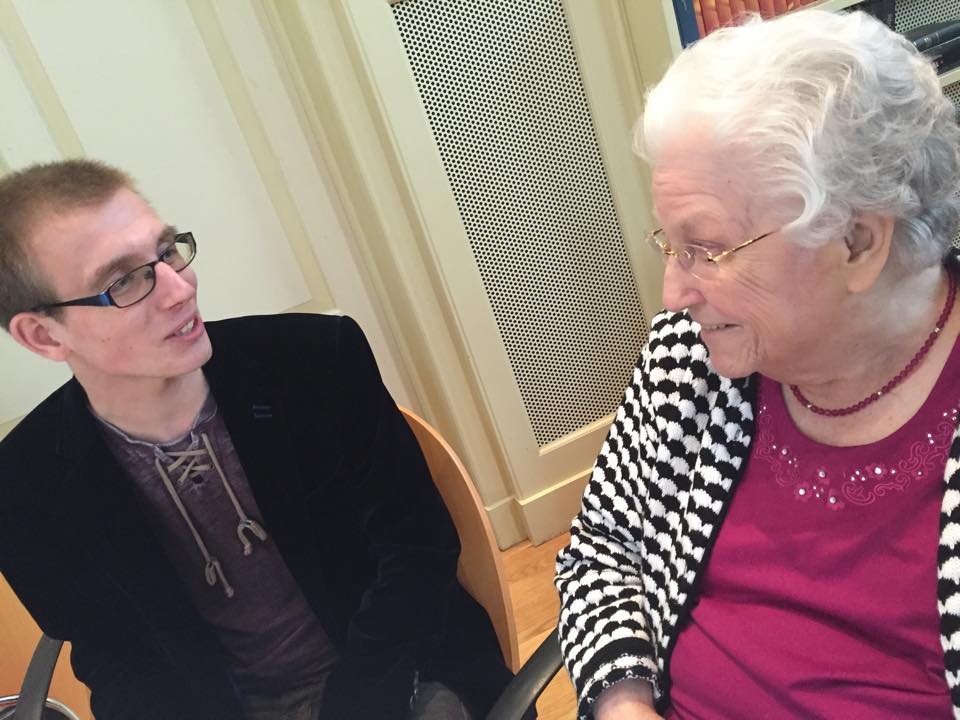 SaschaSchwe's tweet photo. Ik mocht haar in 2014 interviewen over de ouderenzorg voor project Levensles. Uiteindelijk kreeg ik maar liefst driemaal de kans om met haar van gedachten te wisselen. Haar persoonlijkheid en werk blijft mij, en vele anderen nog altijd inspireren. Tweet 2/2. https://t.co/8ucyLZ2tKu