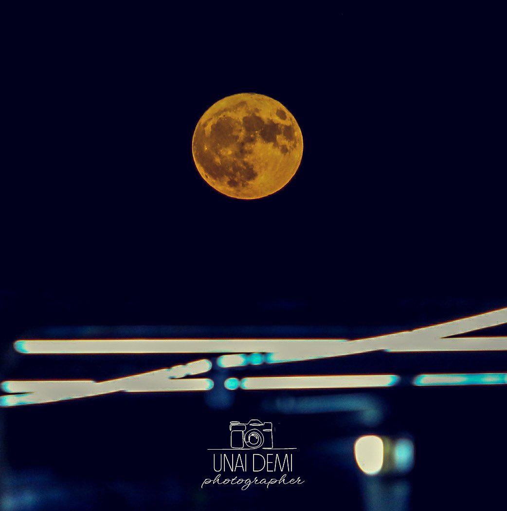 UnaiDemi's tweet photo. La #SuperLuna de #Esturion @CampingDidota #SuperLunaDeEsturion
@Oropesa_del_mar #castellon #oropesadelmar https://t.co/6Q4q8kY35n