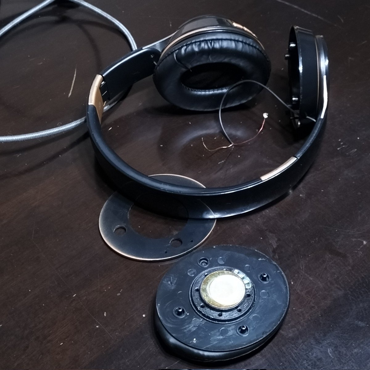 httpshuun's tweet image. It's 4am and my sibling was not having it