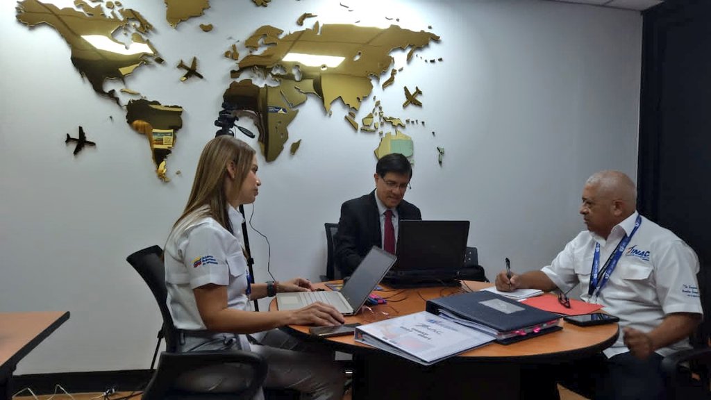inac_ve's tweet photo. ¡Venezuela en grande! En el marco de la visita de la Misión de Asistencia Técnica de la OACI-SAM, G.G de Seguridad Aeronáutica MG Víctor Palacios junto a inspectores #INAC le dan la bienvenida a las instalaciones #INAC en el @IAIM_VE al especialista @icao Marcelo Ureña. https://t.co/ayHioBqr3m