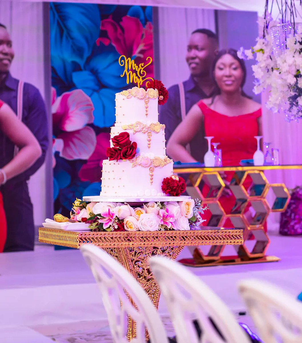 klassic_bites's tweet photo. The Cake 😍...
#klassicbites😋
#linkup for all your yummy treats on 0555077589 .
#weddingcake #newpost #cake #pastrychef #process #cakedecorating #newpost #cakes #wedding #ghanacakes #roundcakes #hocakes #cakesinho https://t.co/9NymXQwzpF
