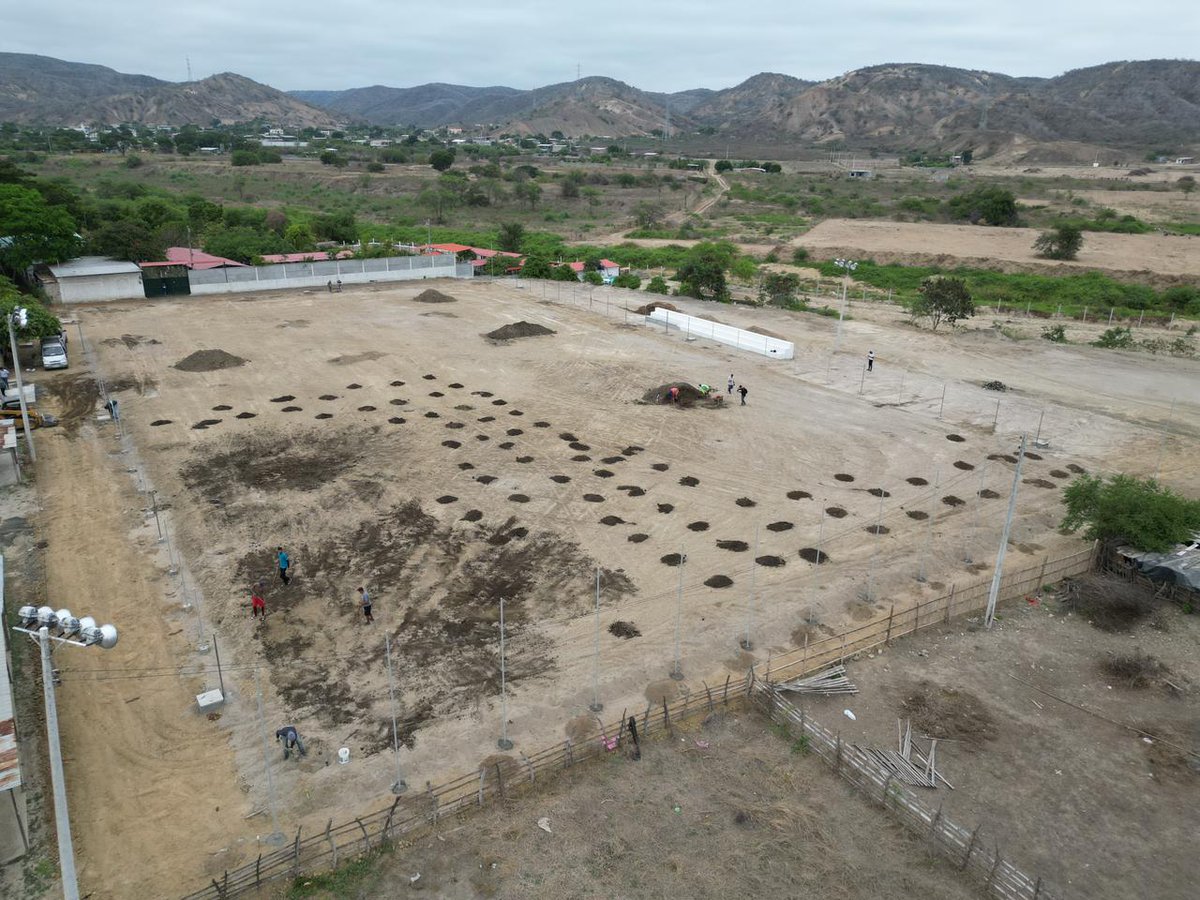 manta_alcaldia's tweet photo. Los campeonatos en San Juan pasarán del polvo y piedras a una “alfombra verde”

En San Juan hay un espacio que se recupera para fortalecer el talento deportivo de los mantenses y potenciar a la Capital Nacional del Deporte. https://t.co/KfkhUTIG5z