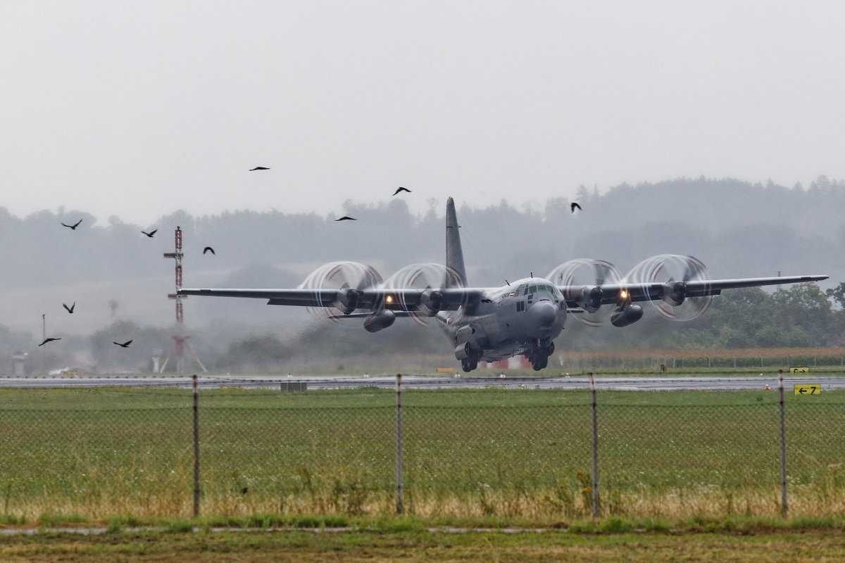 rubenoosterman_'s tweet photo. 🇦🇹 This Austrian ✈️ C-130K (8T-CA) departed this morning as "JGP11" from Flughafen Linz (LOWL) https://t.co/YV1kEHG9nu
