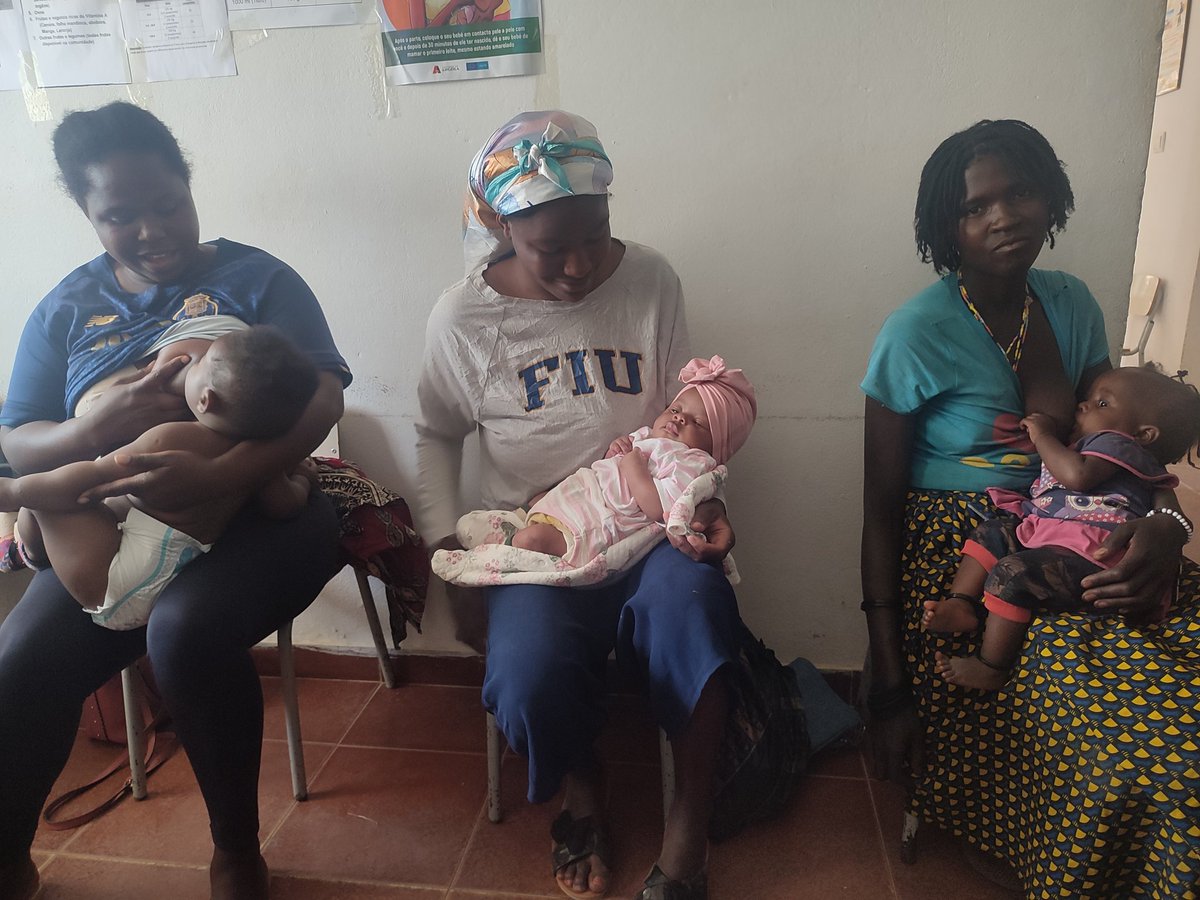 PonderingCiara's tweet photo. 3 mums, Antonia, Colette &amp; Paulina, breastfeed their babies as they bring them for check-ups, vaccines and treatment for severe malnutrition respectively. Missing from pic are the fathers, nurses, volunteers and communities who support these mums &amp; babies thrive. #WBFW #UNICEF https://t.co/naRvFgovlN