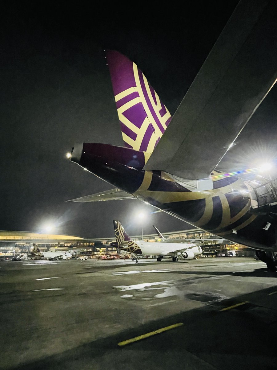 tweetpratikm's tweet photo. A change of departure time for BOM MRU. We now depart at 0200hrs local and arrive at 0630hrs local time at MRU. Total distance of 2572nm which will be covered in 5hrs46mins. Fuel uplift today is 18.5tons with EDTO alternates VOTV VRMG FSIA. #vistara #airbus #a321Neo #uk241 #VTTVG #leap1a #cfm #lifeontheramp