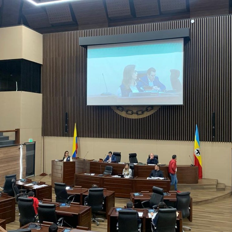 DefensoriaCol's tweet photo. 2/2 Recibimos el reconocimiento de los diputados, quienes destacaron la importancia de nuestra presencia en el territorio y la credibilidad que mujeres y personas OSIGD encuentran en @DefensoriaCol. 

Seguiremos trabajando incansablemente por los derechos de todas las personas. https://t.co/3WMwA8t6p4