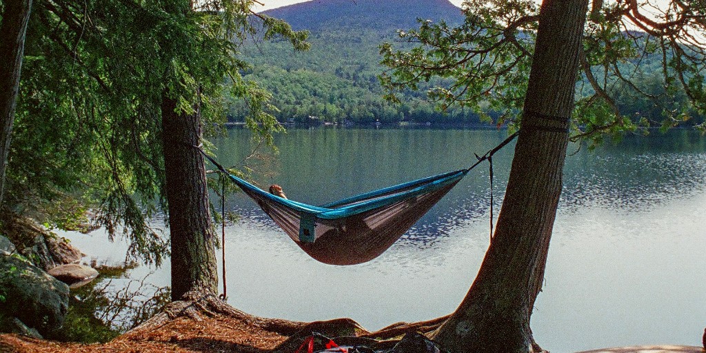 Summer time is hammock time. How do you like to relax at the campground? #traveltuesday

📸: Mick Kirchman