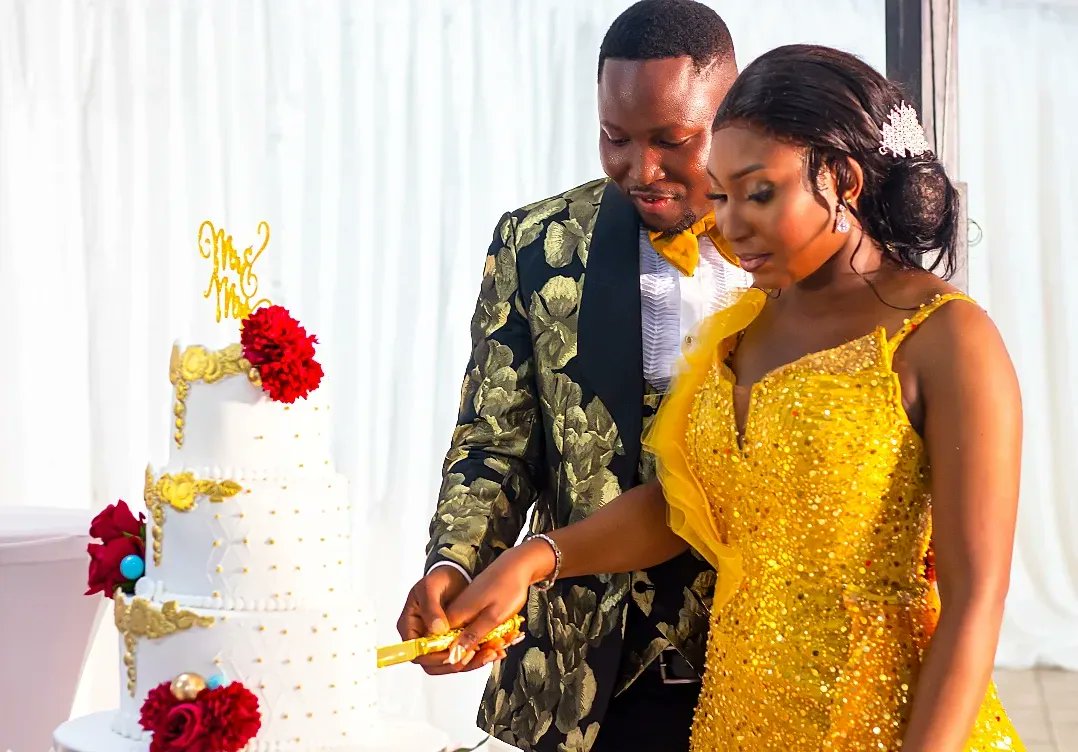 klassic_bites's tweet photo. Our Beautiful Couple 💑 💞
#klassicbites😋
#linkup for all your yummy treats on 0555077589 .
#weddingcake #newpost #cake #pastrychef #process #cakedecorating #newpost #cakes #wedding #ghanacakes #roundcakes #hocakes #cakesinho #bakersinho #celebration🎂 https://t.co/y0u2WhfS0x