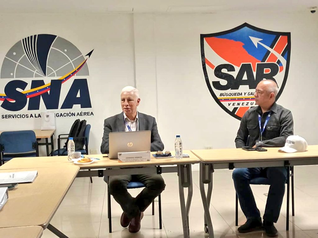 inac_ve's tweet photo. Como parte de la agenda de la Misión de Asistencia Técnica de la OACI- SAM en 🇻🇪Fernando Hermoza, oficial regional @icao, evalúa los protocolos del área de ATM perteneciente a los Servicios a la Navegación Aérea #SNA ¡Evidenciando la eficiencia de nuestra aviación civil! https://t.co/LsWLnO8909