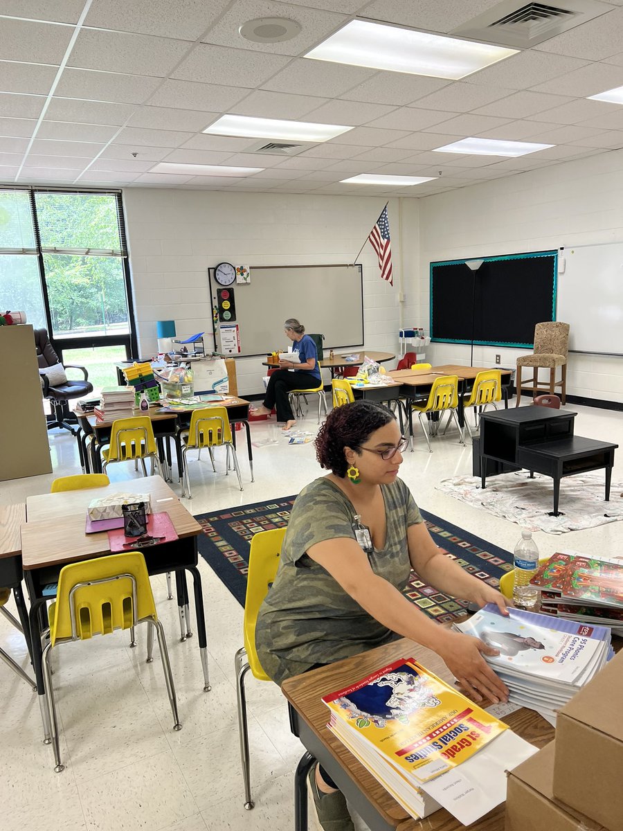 SBCEBobcats's tweet photo. Classrooms are really shaping up at #SBCE! #sbcebobcats @healeySBCE @JulieMcWilli5 https://t.co/dOvKJnNAOh