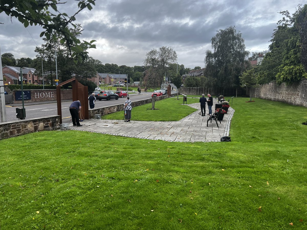 barrydouglas81's tweet photo. The WW1 Memorial Garden at Holehouse Road is looking good after a tidy-up tonight with volunteers from Kilmarnock Branch of the British Legion ahead of judges visiting tomorrow ahead of the national competition for best kept war memorial tomorrow. 🤞 for tomorrow!! https://t.co/W3YHiKXcPN