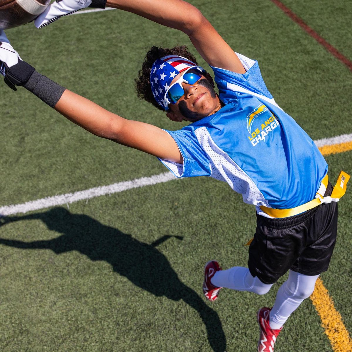 NFLFLAG's tweet photo. 🚨🚨🚨 @Oakley x @NFLFlag 🚨🚨🚨

Announcing the newest partnership btw two global sport brands, building upon the shared mission of inspiring &amp; enabling athletes around the 🌎 to see the game differently, play the game differently &amp; #MoveTheGameForward, both on &amp; off the field. https://t.co/xzxYY9GqLA