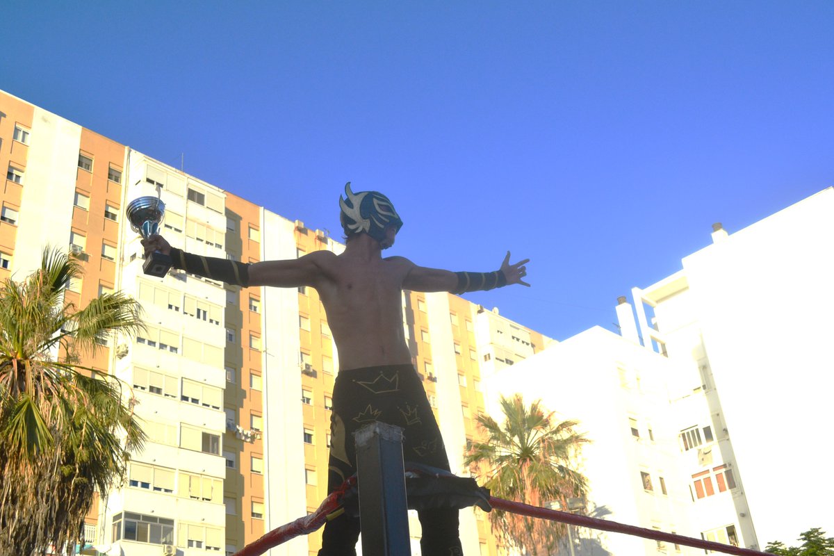 <a href="/RobRoy357Magnum/">RobRoy Radical Biker</a> <a href="/jackbagans_wres/">jack bagans</a> <a href="/La_tripleW/">Triple W</a> <a href="/hadeswrestler/">Hades Wrestler</a> @ElvisWWWTCB @bagans_dax @RunnerRapp <a href="/ElcheWrestling/">Elche Wrestling</a> <a href="/SoloPaulPW/">El Kyoku</a> <a href="/ThisChrisLevine/">The Artist</a> <a href="/Pegasus_NTWE/">Pegasus!!</a> <a href="/JudasWrestler/">JUDAS ''El Blasfemo''</a> MAIN EVENT 🏆 ROYAL CUP 🏆 (4)

La copa estaba entre ellos 3: Levine, Blaze y Judas

Una final que nadie tenía a todos en vilo pero tras la eliminación de Levine a Judas, el Príncipe Aéreo y Levine, uno de los dos sería el ganador...

GANADOR DE LA ROYAL CUP ´23 : BLAZE!!!!