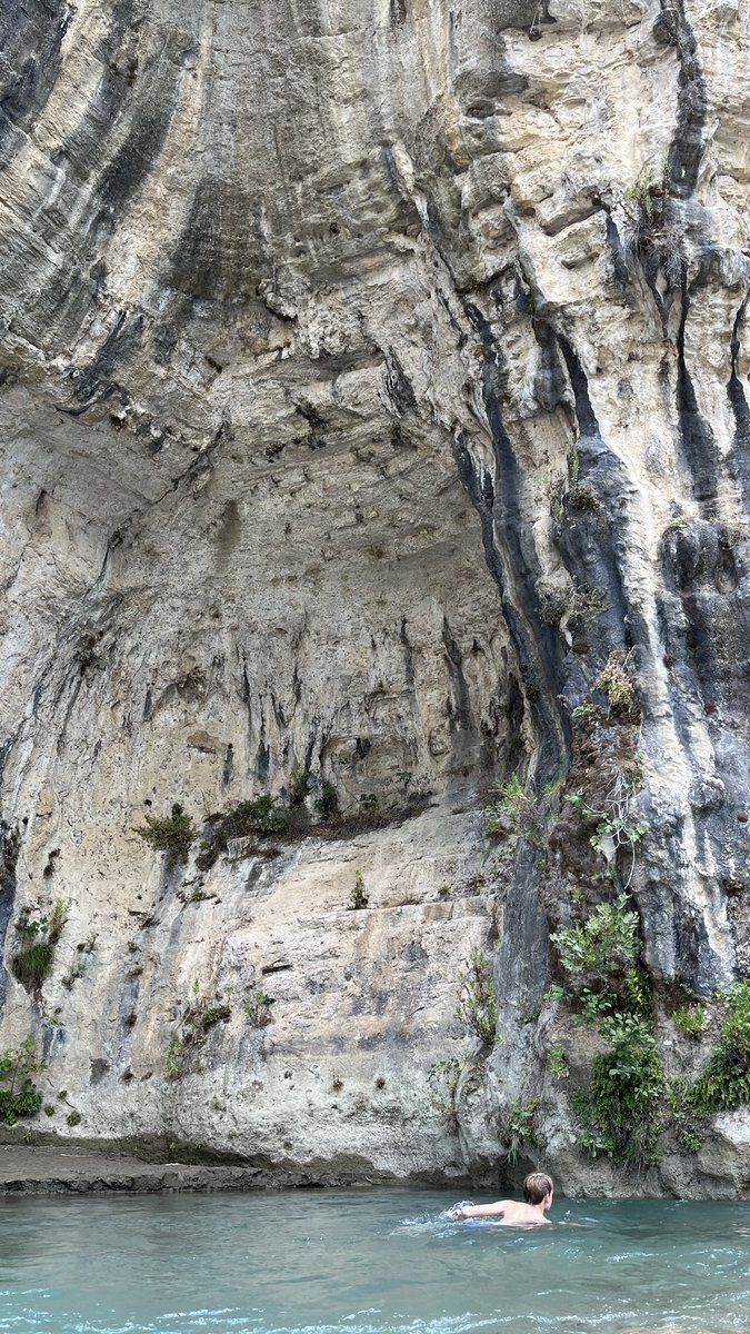 mveldhuis76's tweet photo. Osum canyon… we wilden er een flink eind langs wandelen. Het werd vooral zwemmen in de Osum river met locals💦👌 wat was dat vet!
#osumcanyon #osumriver #çorovedë #albania https://t.co/MrjTfZBcyG
