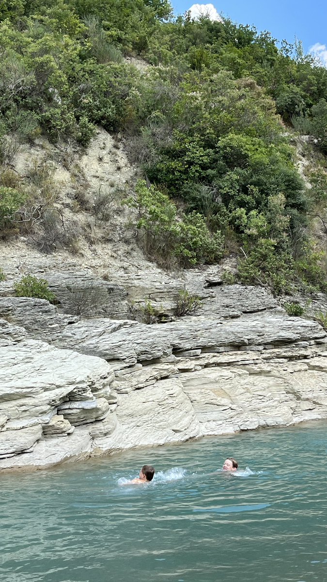 mveldhuis76's tweet photo. Osum canyon… we wilden er een flink eind langs wandelen. Het werd vooral zwemmen in de Osum river met locals💦👌 wat was dat vet!
#osumcanyon #osumriver #çorovedë #albania https://t.co/MrjTfZBcyG