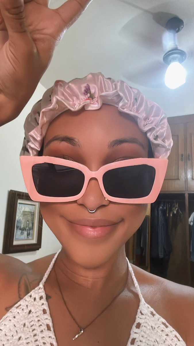 goat360A's tweet photo. The only pink i own is my bonnet, imagine i step out in that for Barbie tonight lmao 😩 https://t.co/THBhoobh99