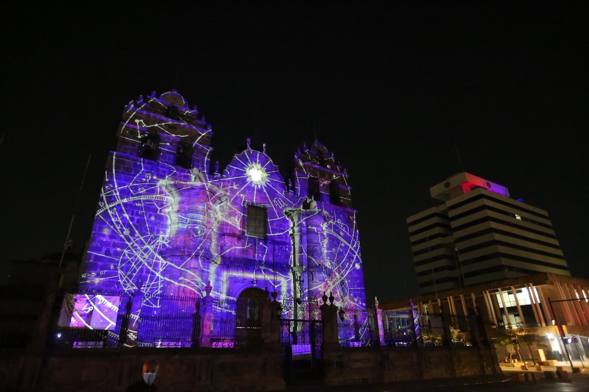 GdlTiempo's tweet image. #VIDEOMAPPING 

Regresan al centro de #Guadalajara los shows en Catedral, El Santuario y el ALUZinante a edificios emblemáticos.

Hasta el 31 de agosto todos los días:

🎆 Catedral
19:45, 20:35 y 21:30 hrs

🎆 Santuario
20:30 y 21:30 hrs

🎆 ALUZinante
19:55, 20:45 y 21:40 hrs
