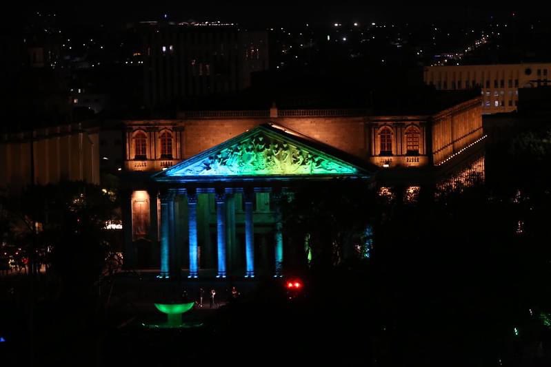 GdlTiempo's tweet image. #VIDEOMAPPING 

Regresan al centro de #Guadalajara los shows en Catedral, El Santuario y el ALUZinante a edificios emblemáticos.

Hasta el 31 de agosto todos los días:

🎆 Catedral
19:45, 20:35 y 21:30 hrs

🎆 Santuario
20:30 y 21:30 hrs

🎆 ALUZinante
19:55, 20:45 y 21:40 hrs