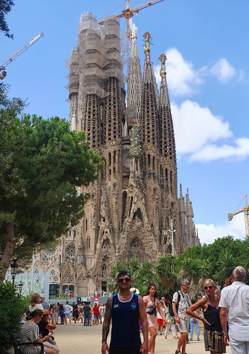 Loftiniho's tweet photo. Representing @MoanaPasifika_ across Barcelona this week.

Their stash is one of the best out there! https://t.co/sJnRu5apUD