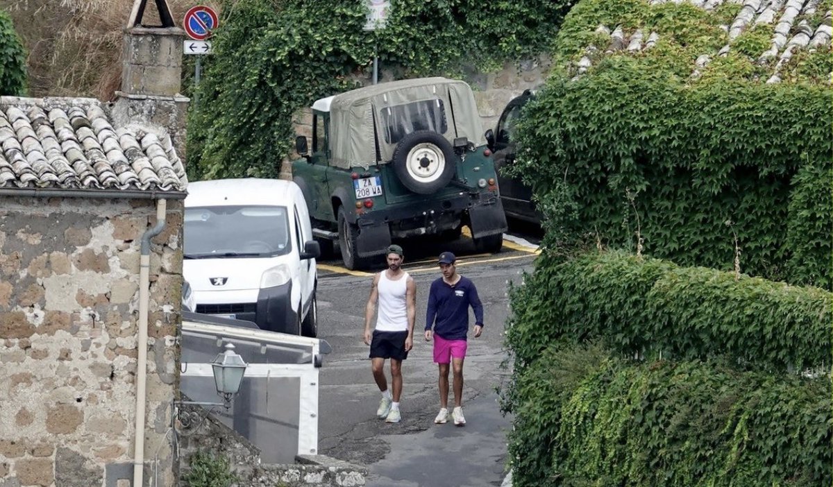 BHSBRMidias's tweet photo. Mais de Harry e Brad correndo recentemente pela Itália. https://t.co/pMAZ8Xudio
