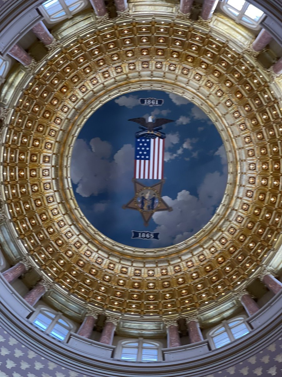 FLJulieLiberty's tweet photo. They just don’t make buildings like this anymore. #IowaCapitol #CatchDesMoines https://t.co/svBwwAzyn7